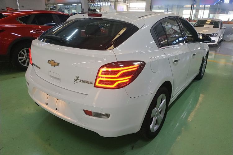 Used Chevrolet Cruze 2013 Hatchback 1.6T Automatic Flagship Model Rear Right 45 Deg