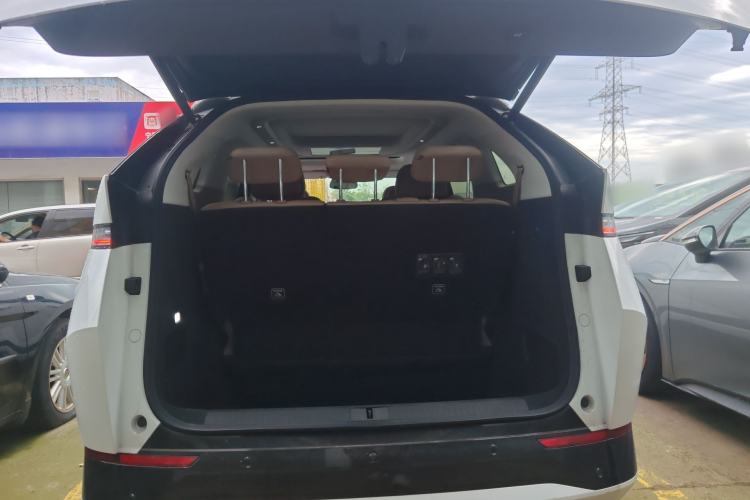 Used XPeng X9 2025 740 Ultra-Long Range Max Trunk