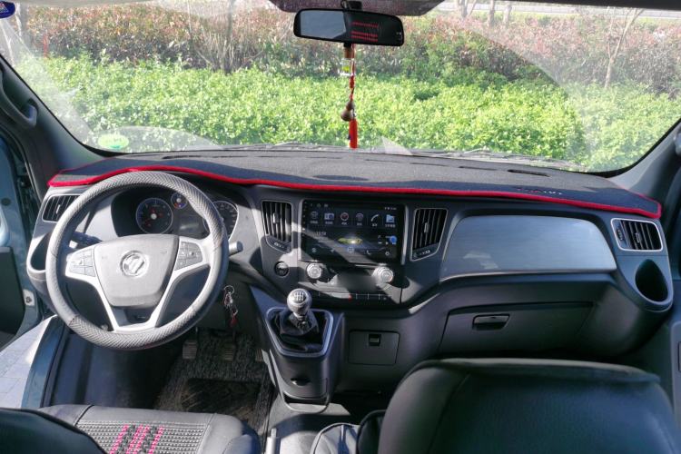 Used Foton Toano 2024 Tuyano Pro Multi-Function 2.0T Manual Rear-Drive Long Wheelbase Mid-Roof Design Single Rear Tire—Available in 5/6/7/9-Seater Configurations Center Console