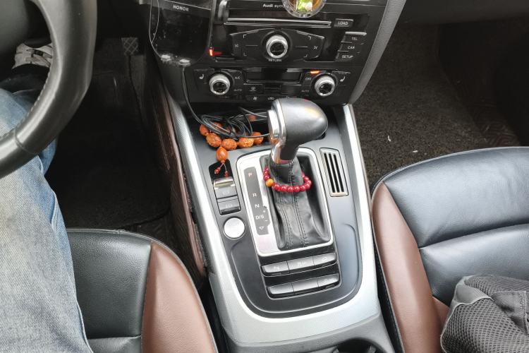 Used Audi Q5 2018 Collector's Edition 40 TFSI Technology Model Gear Lever