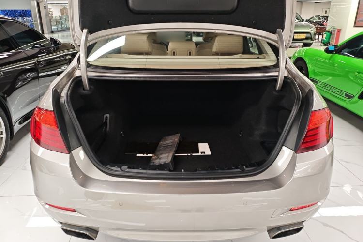 Used BMW 5 Series 2015 535Li Leading Model
