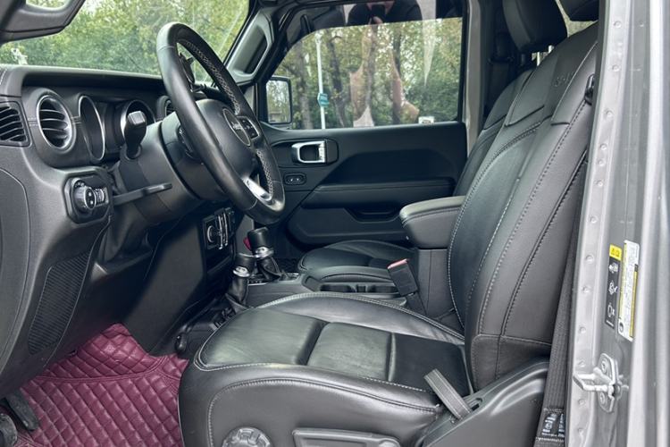 Used Jeep Wrangler 2021 2.0T Sahara Four-Door Edition Interior 3