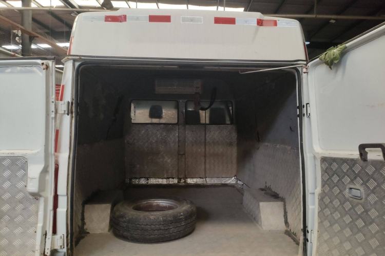 Used Iveco Daily 2017 2.8T V35 Cargo Van Mid-Roof 3/6 Seats 43S5
