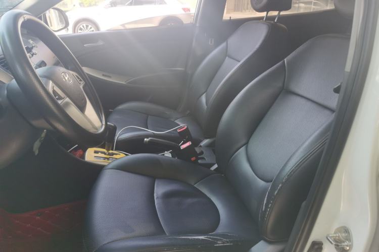 Used Hyundai Verna (older generation) 2011 Hatchback 1.4L Automatic Fashion GT Left Front Seat