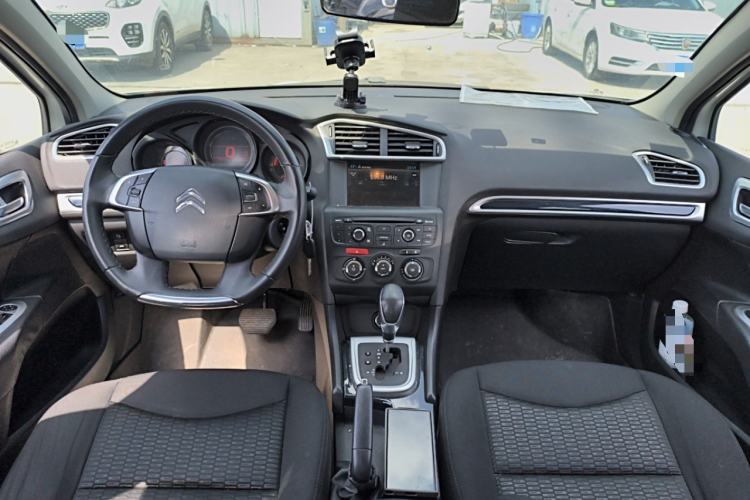 Used Citroen C4L 2014 1.8L Intelligent Drive Automatic Enjoyment Model Center Console