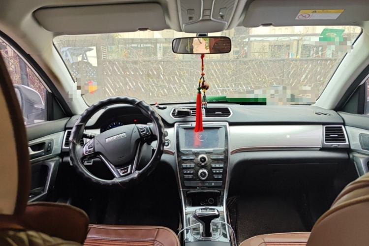 Used Haval H2 2018 Chuanxiang Edition Red Badge 1.5T Dual-Clutch Two-Wheel Drive Fashionable Model