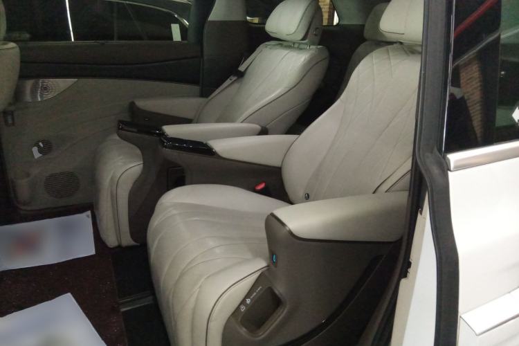 Used Denza D9 2022 DM-i 1040 Prestige Model