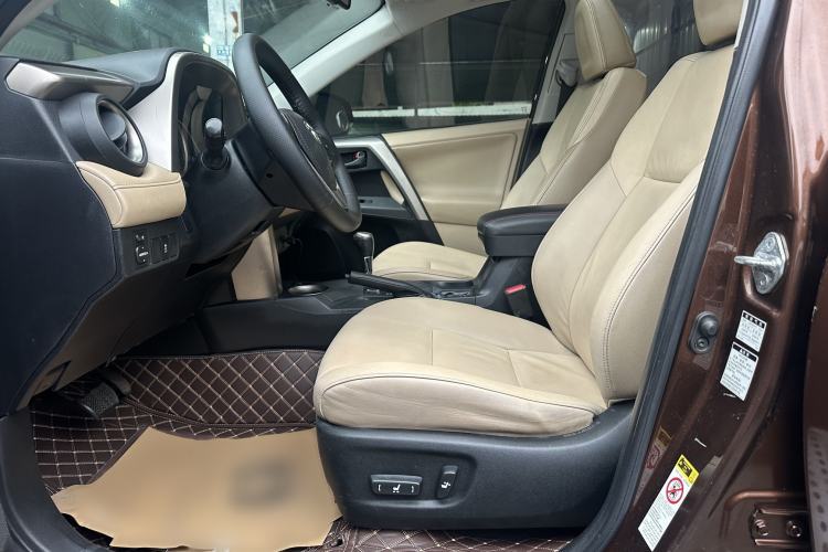 Used Toyota RAV4 2013 2.5L Automatic 4x4 Elite Edition Interior 2