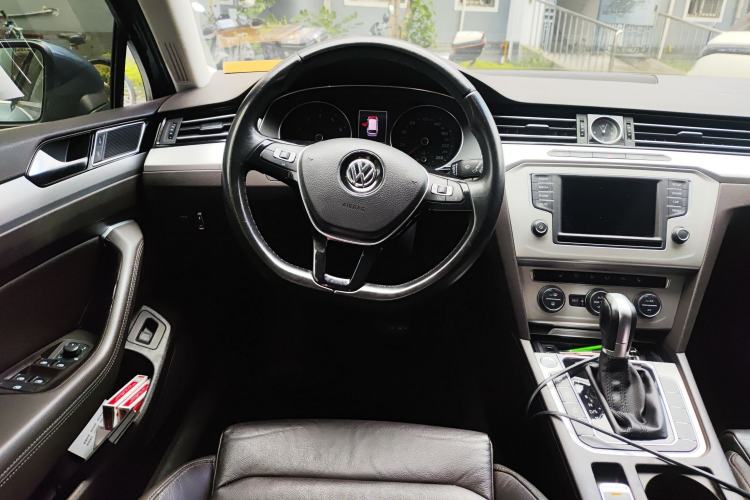 Used Volkswagen Variant 2016 380TSI Two-Wheel-Drive Style Edition
