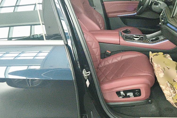 Used BMW X5 2023 xDrive 40Li M Sport Package