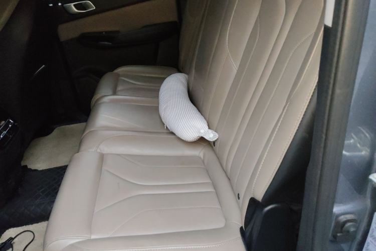 Used CHANGAN Hunter 2025 Model, Knight Edition, Lingshang Type, Dual-Motor Four-Wheel Drive Standard Box Left Rear Seat