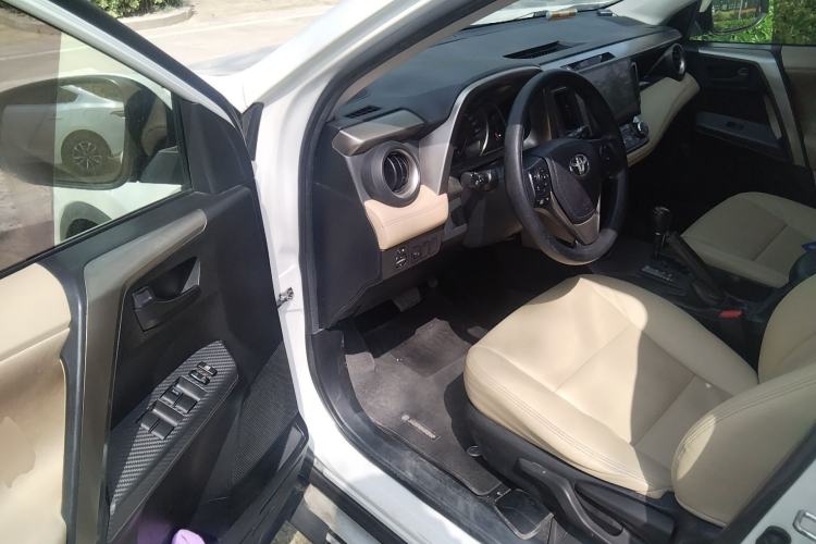 Used Toyota RAV4 2015 2.0L CVT Two-Wheel Drive Fashion Edition