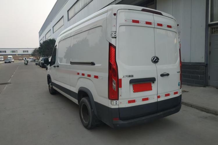 Used SAIC MAXUS Xintu V90 2022 2.0T Manual VAN Rear-Drive Extended Wheelbase High Roof with Dual Rear Tires 3-Seater
