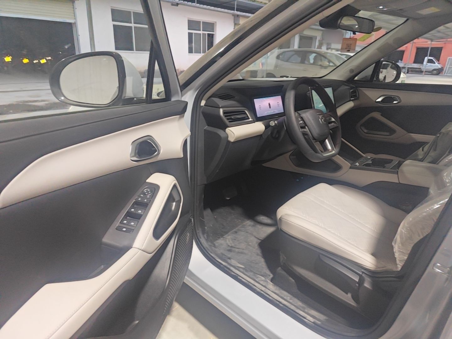 BYD Yuan UP 2025 Model 301KM Leading Version — снимка 18