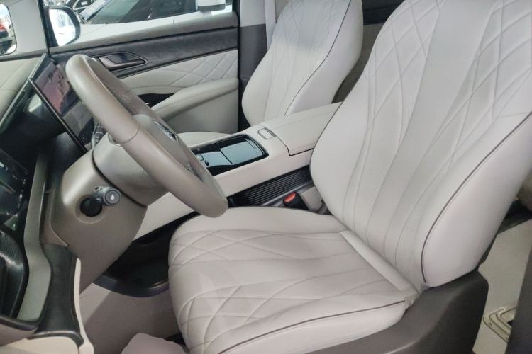 Used Denza D9 2022 DM-i 945 Luxury Model
