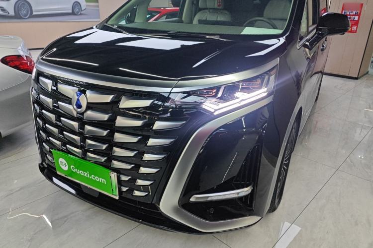 Used Denza D9 2022 DM-i 1040 Prestige Model
