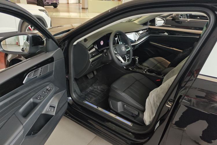 Used Volkswagen Passat New Energy 2025 430 PHEV Hybrid Business Edition Driver Seat