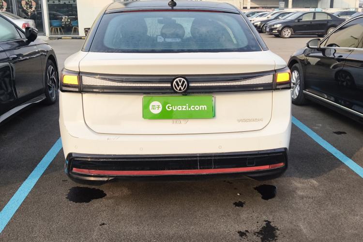 Used Volkswagen ID.7 VIZZION 2024 AIR model
