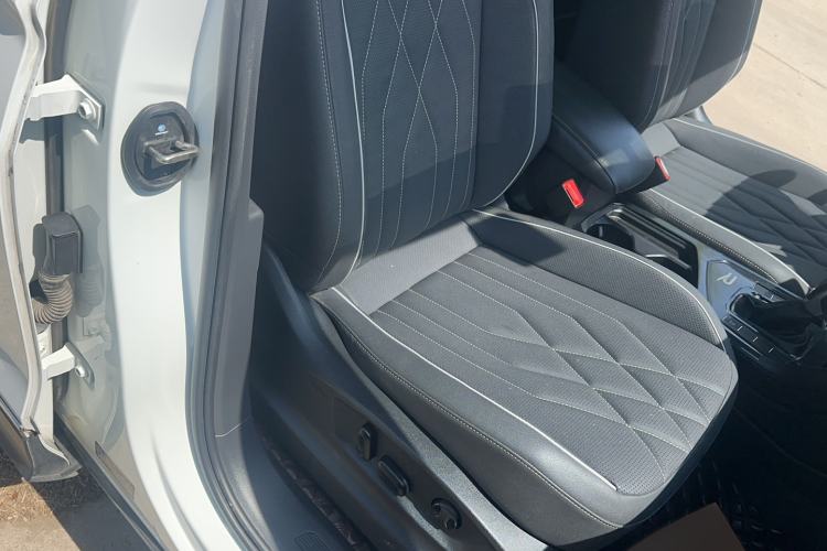 Used Volkswagen Tiguan L 2023 330TSI Automatic Two-Wheel Drive Smart Edition Right Front Seat