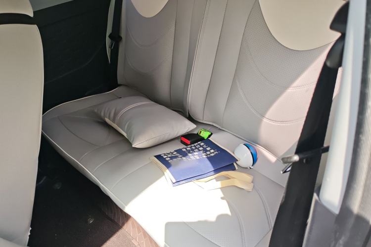 Used Chery QQ Ice Cream 2023 120km Ice Cream-Type Lithium Iron Phosphate Interior 4