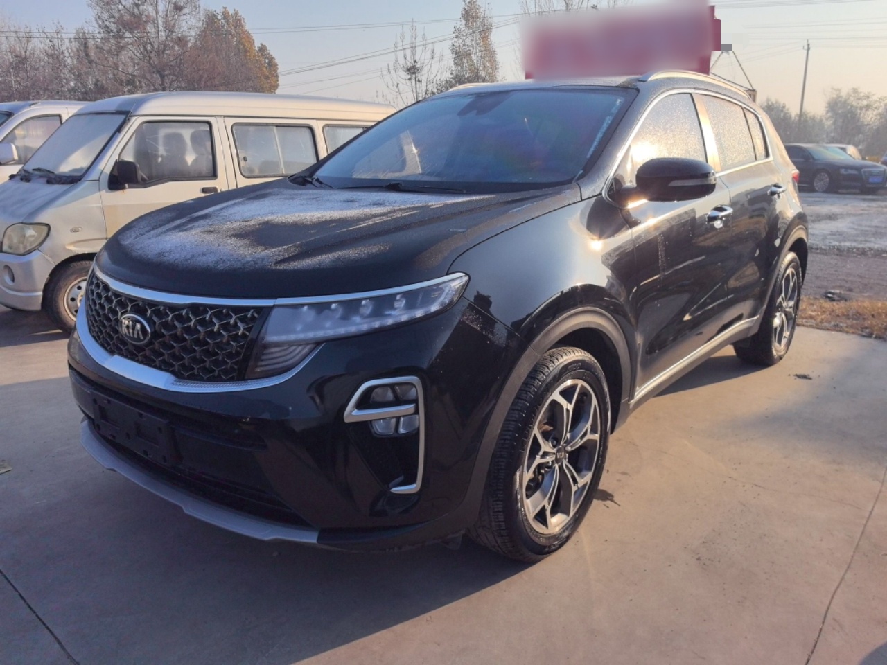 Под передней частью автомобиля