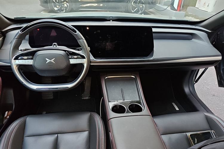 Used XPeng P7 2023 P7i 610 Pengyi Performance Edition Center Console