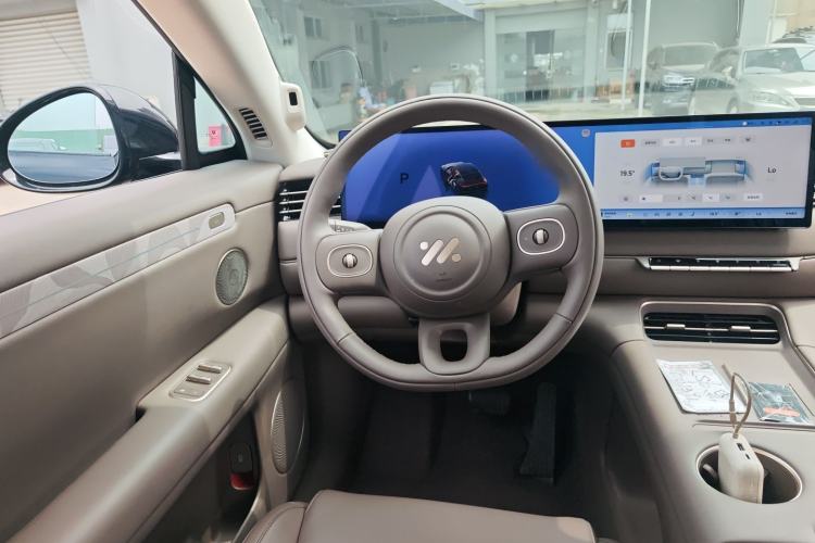 Used IM LS6 2026 Model Range-Extending 66 Max+ Steering Wheel