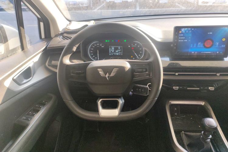 Used Wuling Jiachen 2022 1.5L Manual Enjoyment Elite Model
