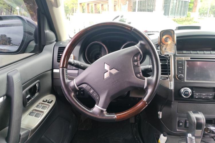 Used Mitsubishi Pajero 2016 3.0L Automatic Prestige Version China V Standard
