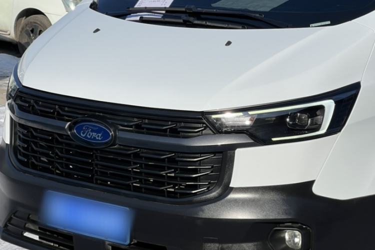 Used Ford Transit 2023 2.0T Diesel Manual Multifunction Commercial Vehicle Short Wheelbase Low Roof 5/6 Seats
