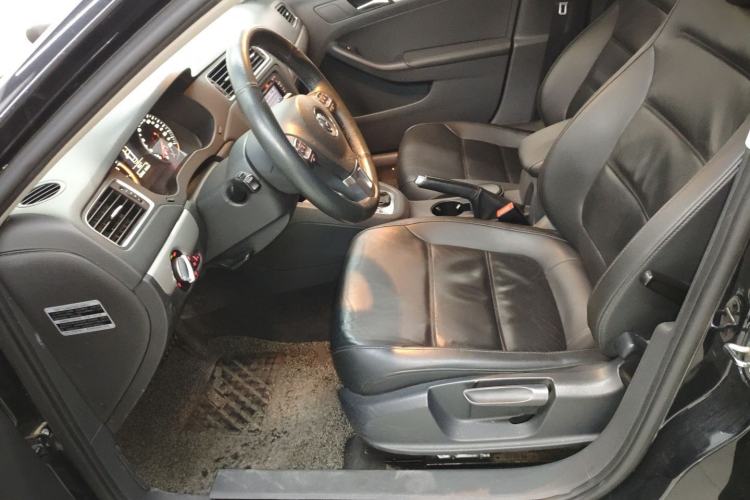 Used Volkswagen Sagitar 2014 Revised Version 1.4TSI Automatic Luxury Edition
