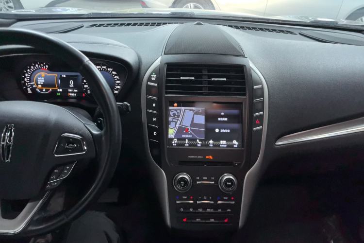 Used Lincoln MKC 2017 2.0T Two-Wheel Drive Deluxe Edition Center Console