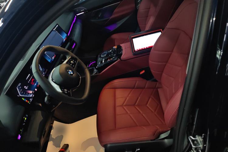 Used BMW 5 Series 2024 525Li Luxury Package Left Front Seat