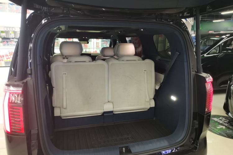 Used Zeekr 009 2022 ME Edition Trunk