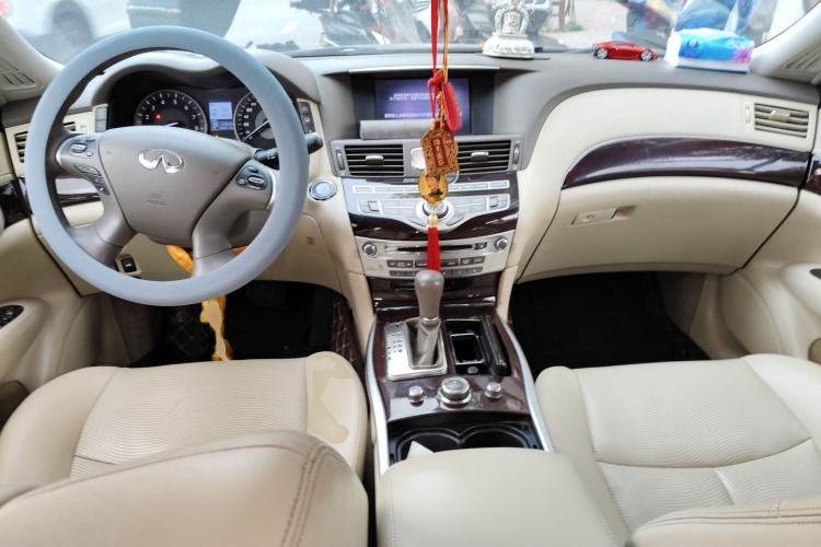 Used Infiniti M Series 2011 M25 Luxury Model