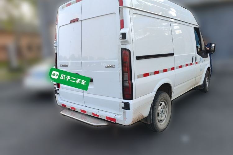 Used JMC Fushun 2023 2.0T Manual Short-Wheelbase Mid-Roof Commercial Van Transporter 2/3 Seats