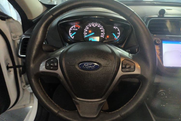 Used Ford Escort 2015 1.5L Automatic Fashion Model