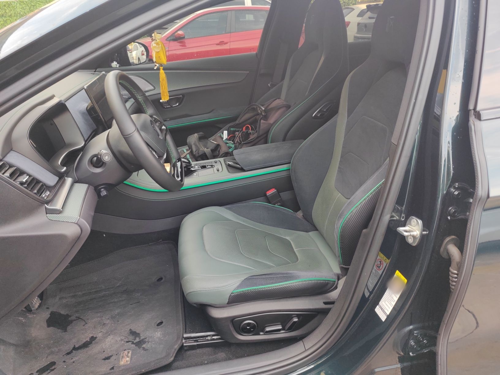 Переднее сиденье в автомобиле