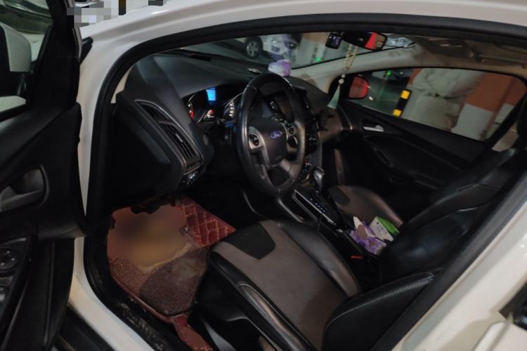 Used Ford Focus 2012 Sedan 1.6L Automatic Fashion Edition
