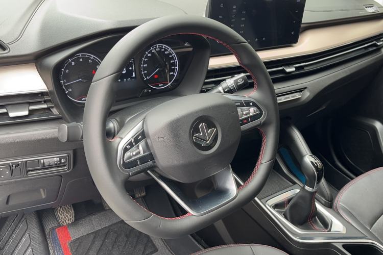 Used Livan X3 PRO 2022 1.5L Manual Little Cutie
