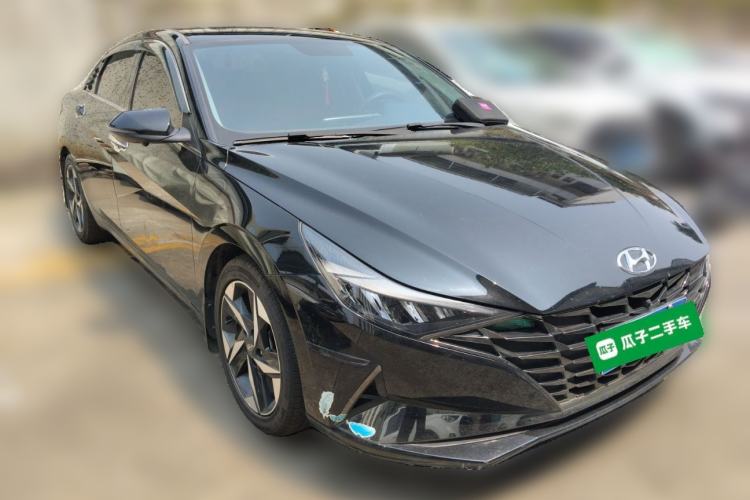 Used Hyundai Elantra 2021 1.5L CVT GLX Elite Edition Front Right 45 Deg