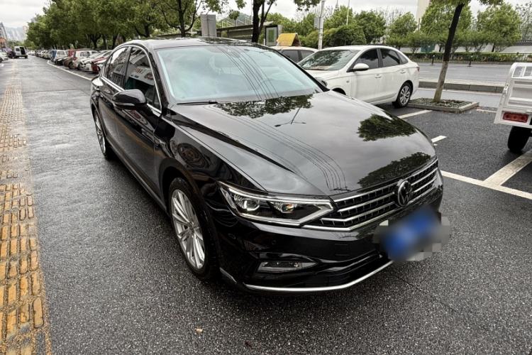 Used Volkswagen Magotan 2023 2 Million Units Commemorative Edition 330TSI DSG Luxury Version Exterior 2