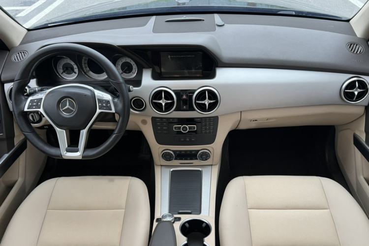 Used Mercedes-Benz GLK-Class 2015 GLK 260 4MATIC Dynamic Edition Ultimate Version Interior 4