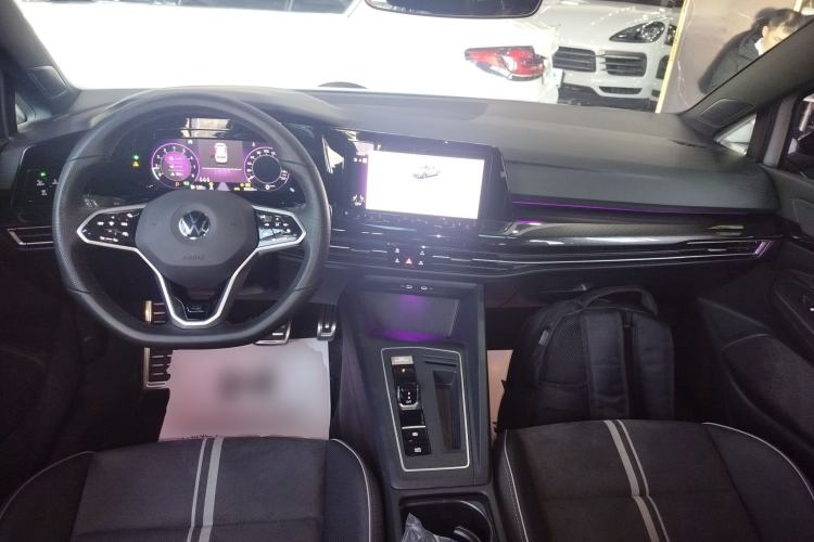 Used Volkswagen Golf 2023 Facelift 280TSI DSG R-Line Center Console