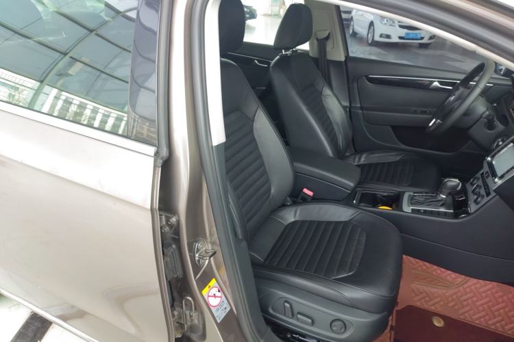 Used Volkswagen Magotan 2013 1.8TSI Luxury Model Right Front Seat