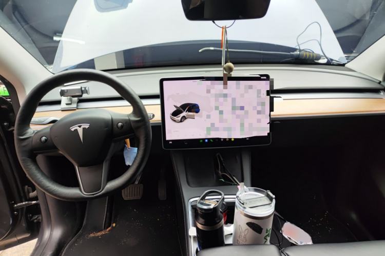 Used Tesla Model Y 2021 Long-Range All-Wheel-Drive Version Center Console