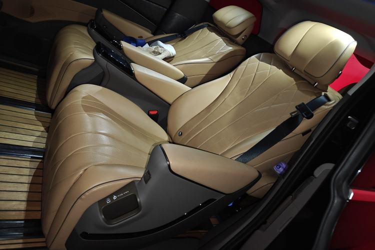 Used Denza D9 2023 DM-i 965 Luxury Model Left Rear Seat