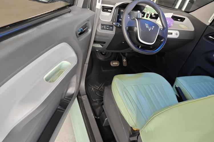 Used Wuling Hongguang MINIEV 2021 Macaron Fashion Model Lithium Iron Phosphate Steering Wheel