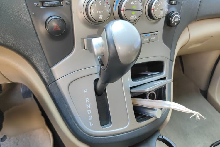 Used Hyundai H-1 Starex 2011 2.4L Luxury Edition Gear Lever