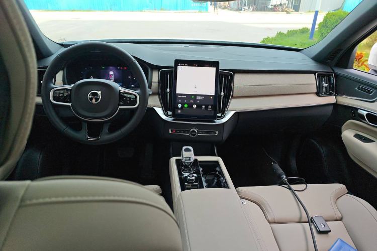 Used Volvo XC90 2025 Facelifted B6 Zhiyuan Luxury Version with 6 Seats
